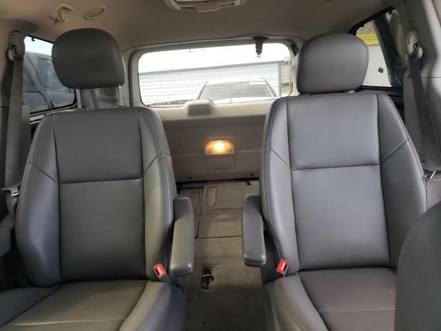 2011 Volkswagen Routan SE