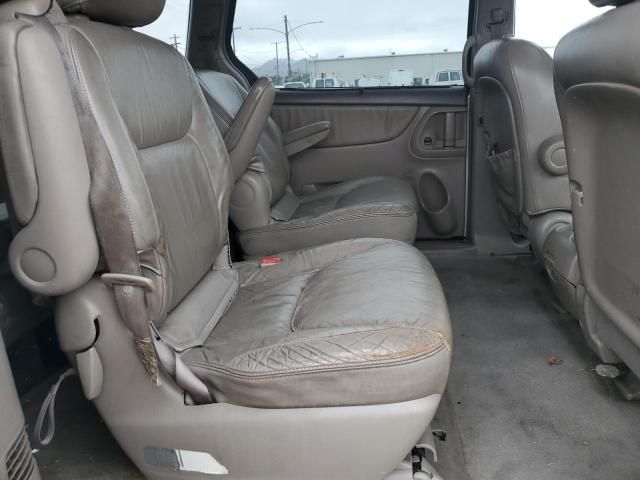 2004 Toyota Sienna XLE