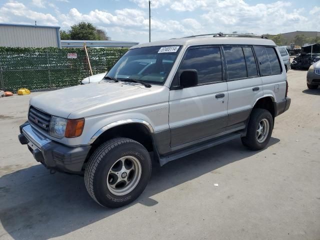 1995 Mitsubishi Montero LS