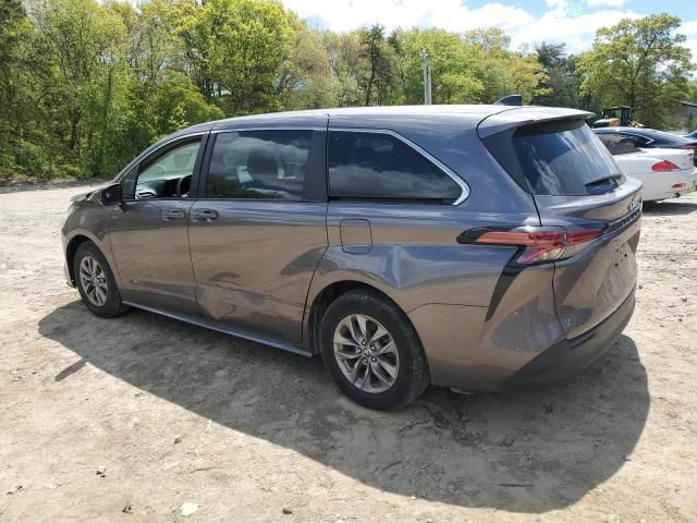 2022 Toyota Sienna LE