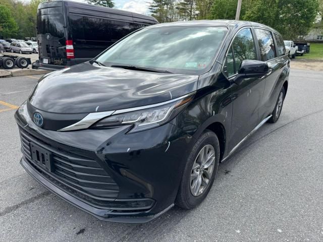 2023 Toyota Sienna LE