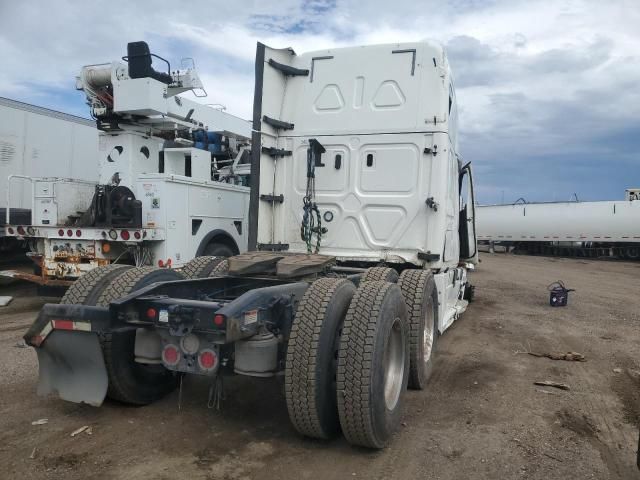 2020 Freightliner Cascadia 126