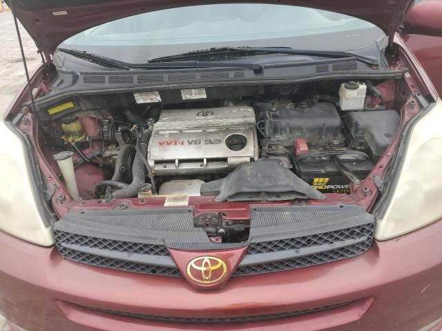 2004 Toyota Sienna XLE