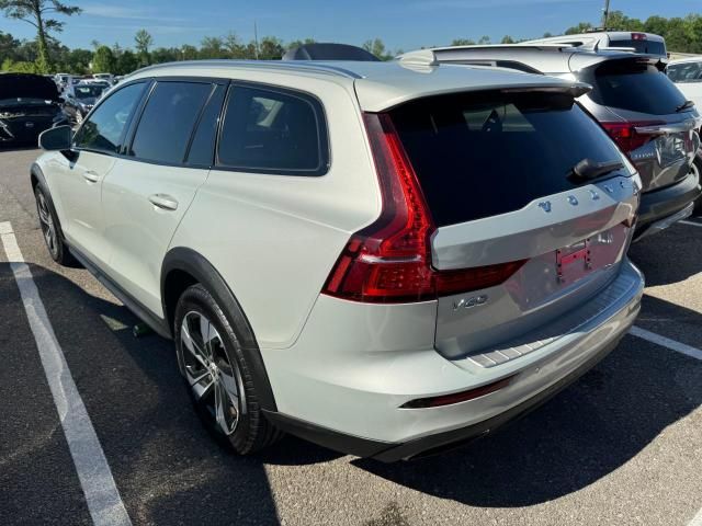 2020 Volvo V60 Cross Country T5 Momentum