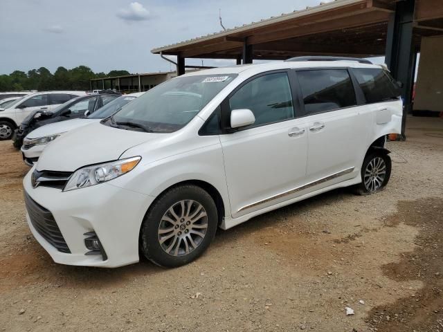 2020 Toyota Sienna XLE