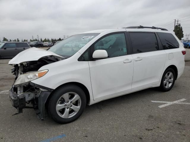 2017 Toyota Sienna LE