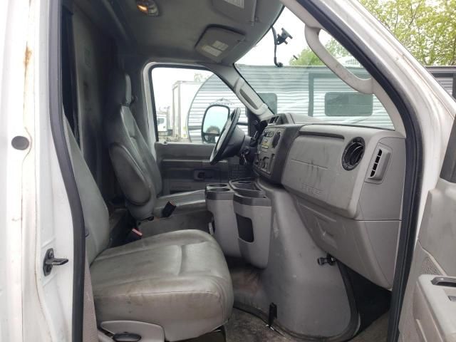 2016 Ford Econoline E450 Super Duty Cutaway Van