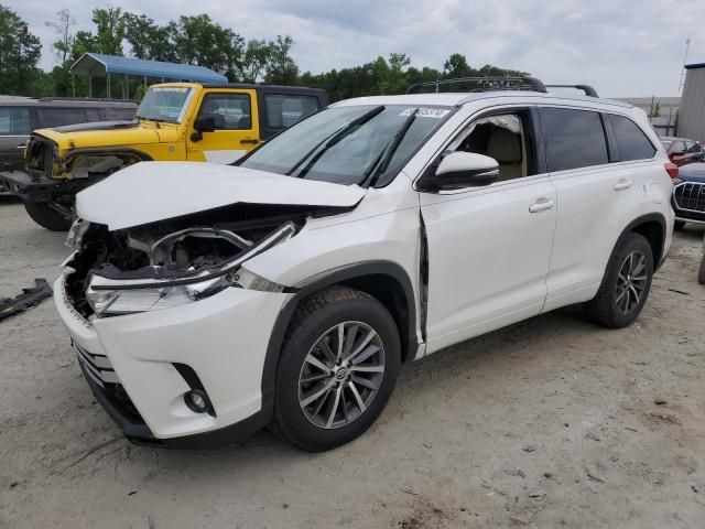 2017 Toyota Highlander SE