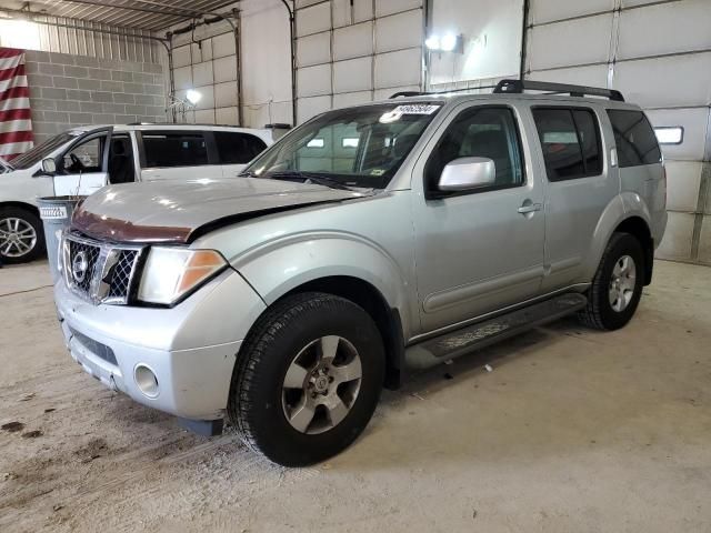 2005 Nissan Pathfinder LE