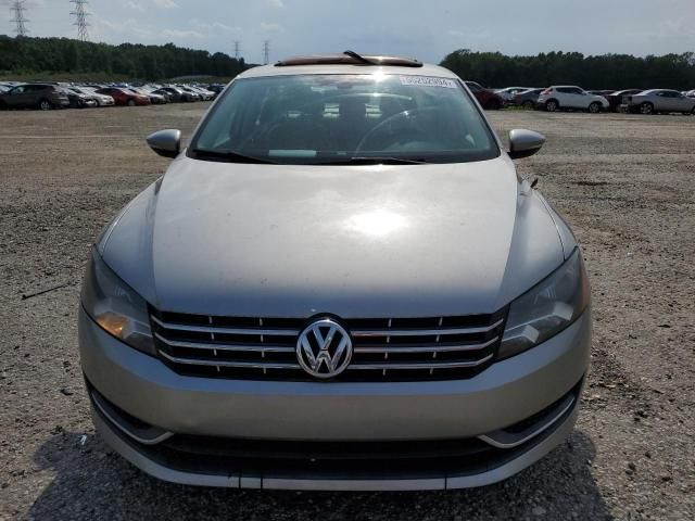 2012 Volkswagen Passat SEL