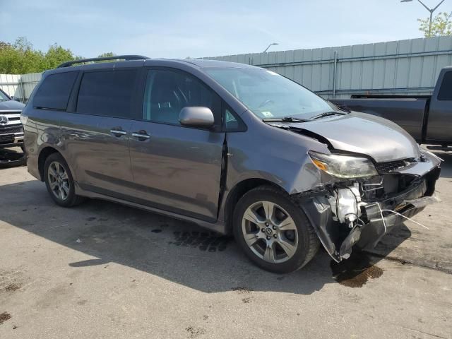 2019 Toyota Sienna SE