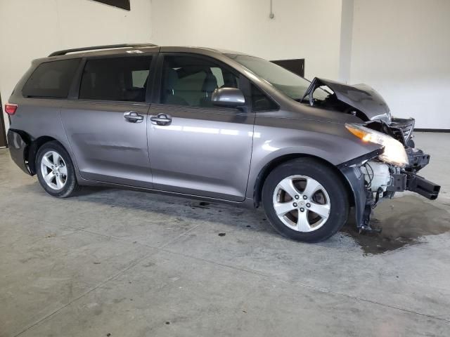 2016 Toyota Sienna LE