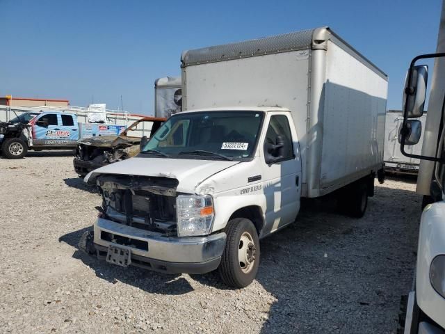 2018 Ford Econoline E450 Super Duty Cutaway Van