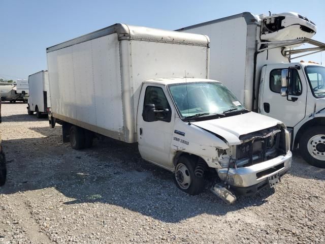 2018 Ford Econoline E450 Super Duty Cutaway Van