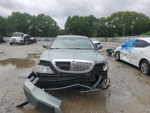 2006 Lincoln Town Car Signature Limited