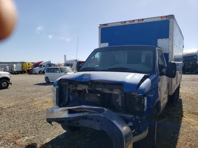 2011 Ford Econoline E350 Super Duty Cutaway Van