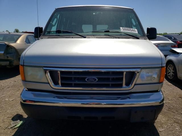 2004 Ford Econoline E350 Super Duty Wagon