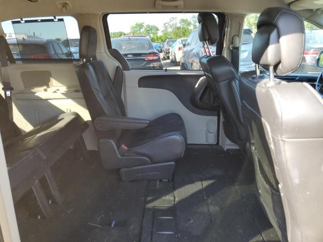 2014 Chrysler Town & Country Touring L