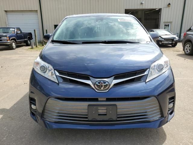 2018 Toyota Sienna XLE