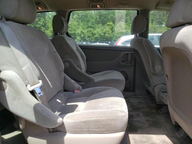 2005 Toyota Sienna CE