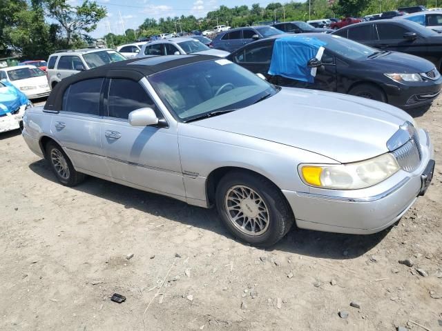 2000 Lincoln Town Car Signature