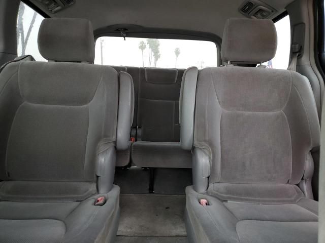 2004 Toyota Sienna CE