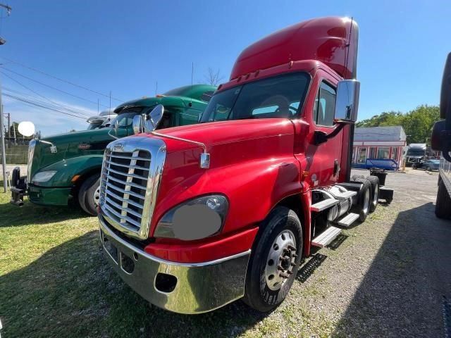 2018 Freightliner Cascadia 125