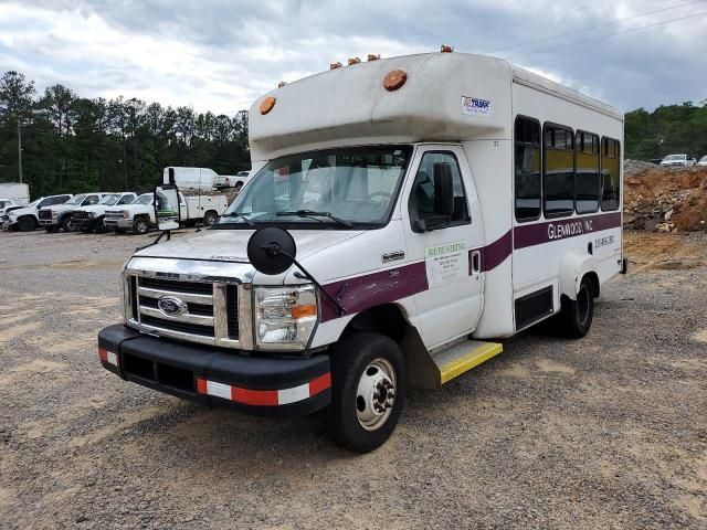 2012 Ford Econoline E350 Super Duty Cutaway Van