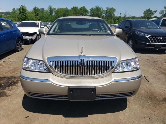 2005 Lincoln Town Car Signature