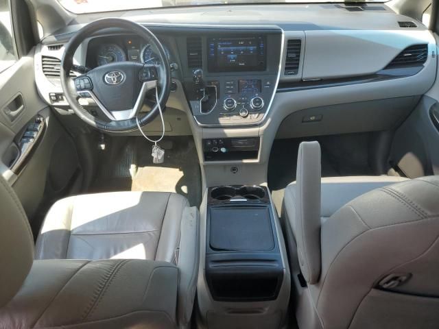 2016 Toyota Sienna XLE