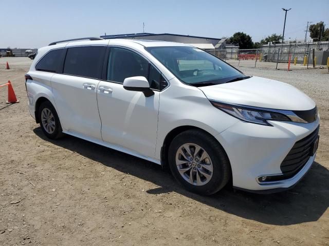 2022 Toyota Sienna XLE