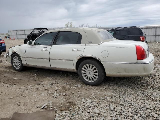 2005 Lincoln Town Car Signature Limited