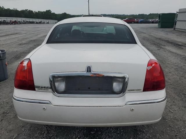 2003 Lincoln Town Car Signature