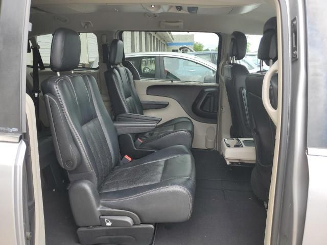 2013 Chrysler Town & Country Touring L