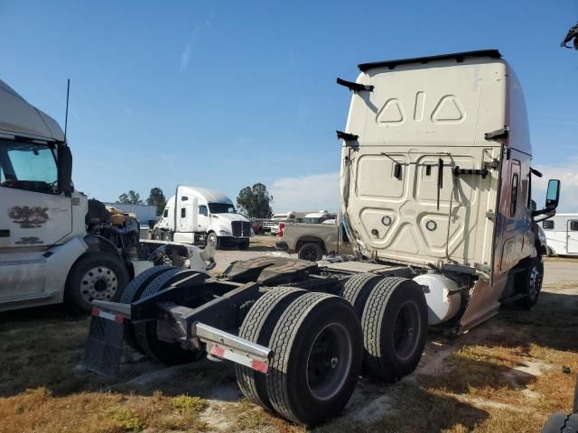 2020 Freightliner Cascadia 126