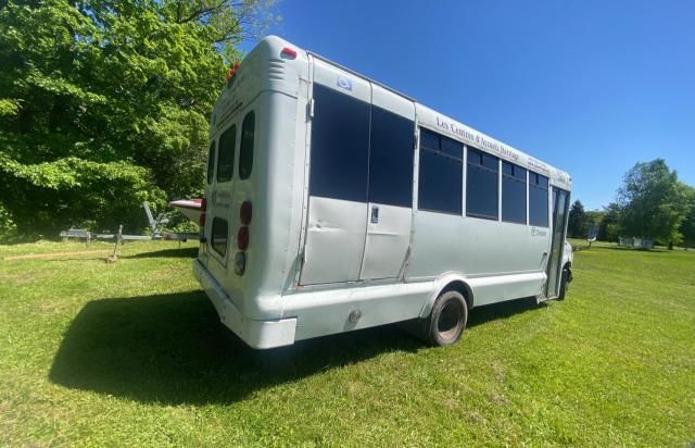 2005 Ford Econoline E450 Super Duty Cutaway Van