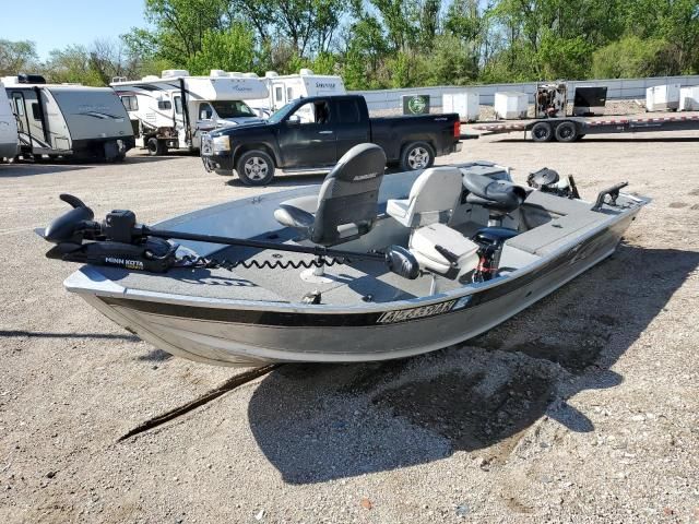 2004 Alumacraft Boat