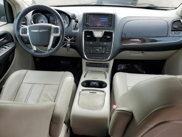 2013 Chrysler Town & Country Touring L