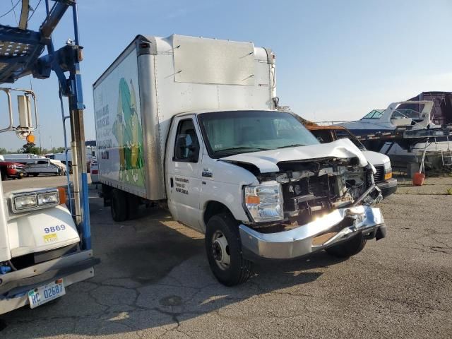 2010 Ford Econoline E350 Super Duty Cutaway Van