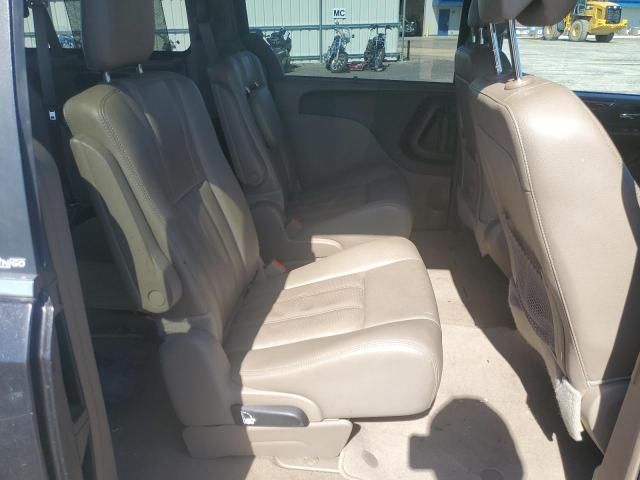 2014 Chrysler Town & Country Touring L