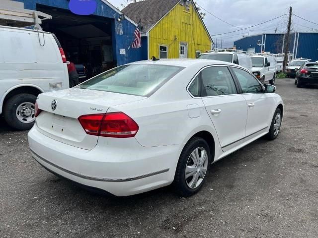 2013 Volkswagen Passat SE