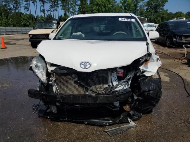 2014 Toyota Sienna XLE