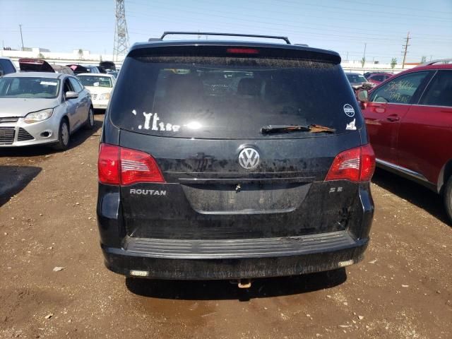 2011 Volkswagen Routan SE