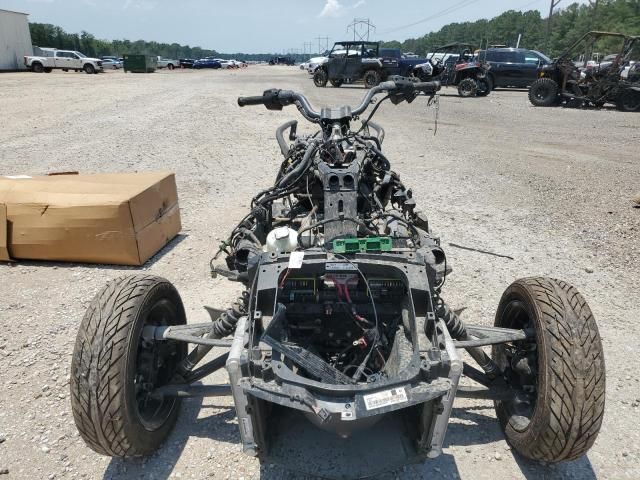 2016 Can-Am AM Spyder Roadster F3