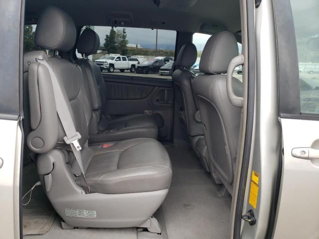 2004 Toyota Sienna XLE