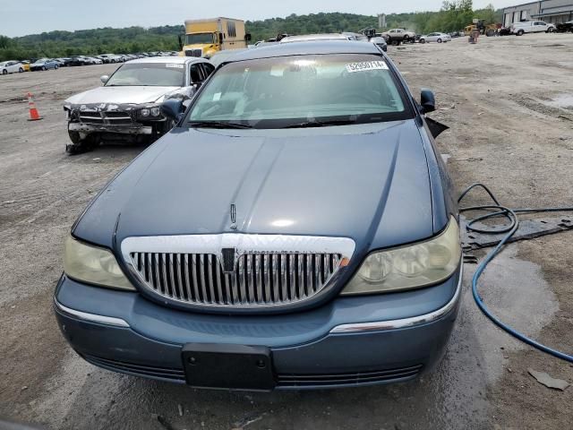 2005 Lincoln Town Car Signature