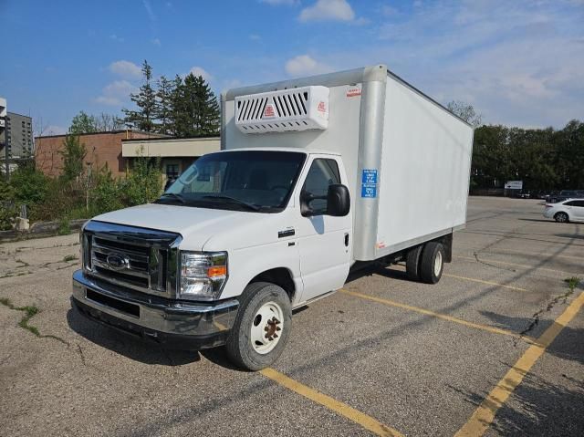 2018 Ford Econoline E450 Super Duty Cutaway Van