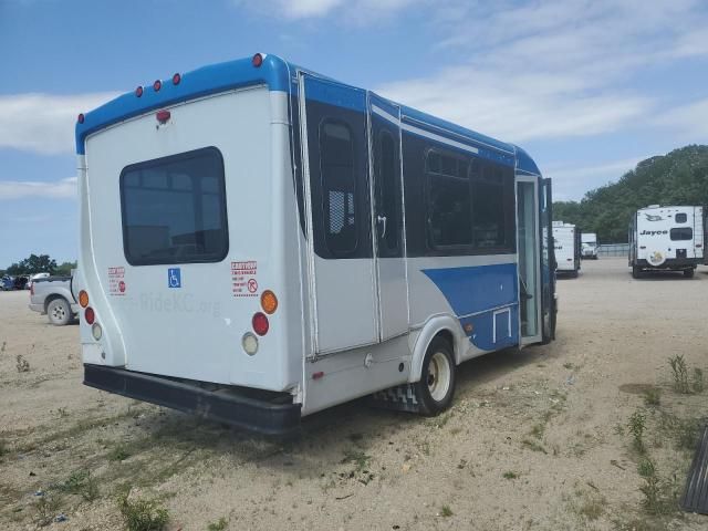 2014 Ford Econoline E350 Super Duty Cutaway Van