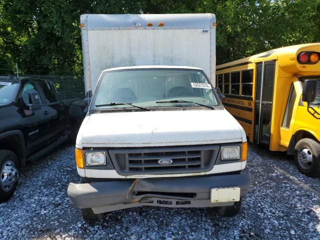 2004 Ford Econoline E350 Super Duty Cutaway Van