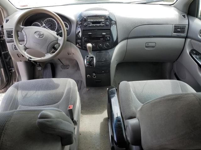 2004 Toyota Sienna CE